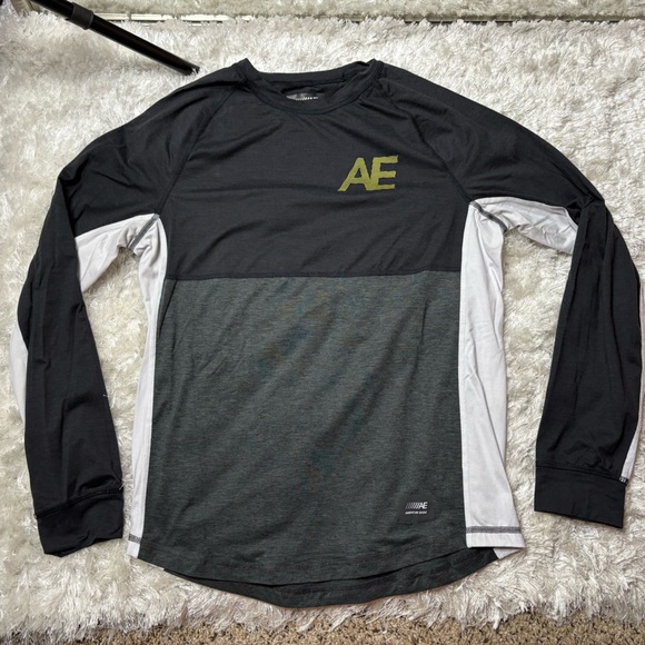 American Eagle Long Sleeve - Picture 2 of 7
